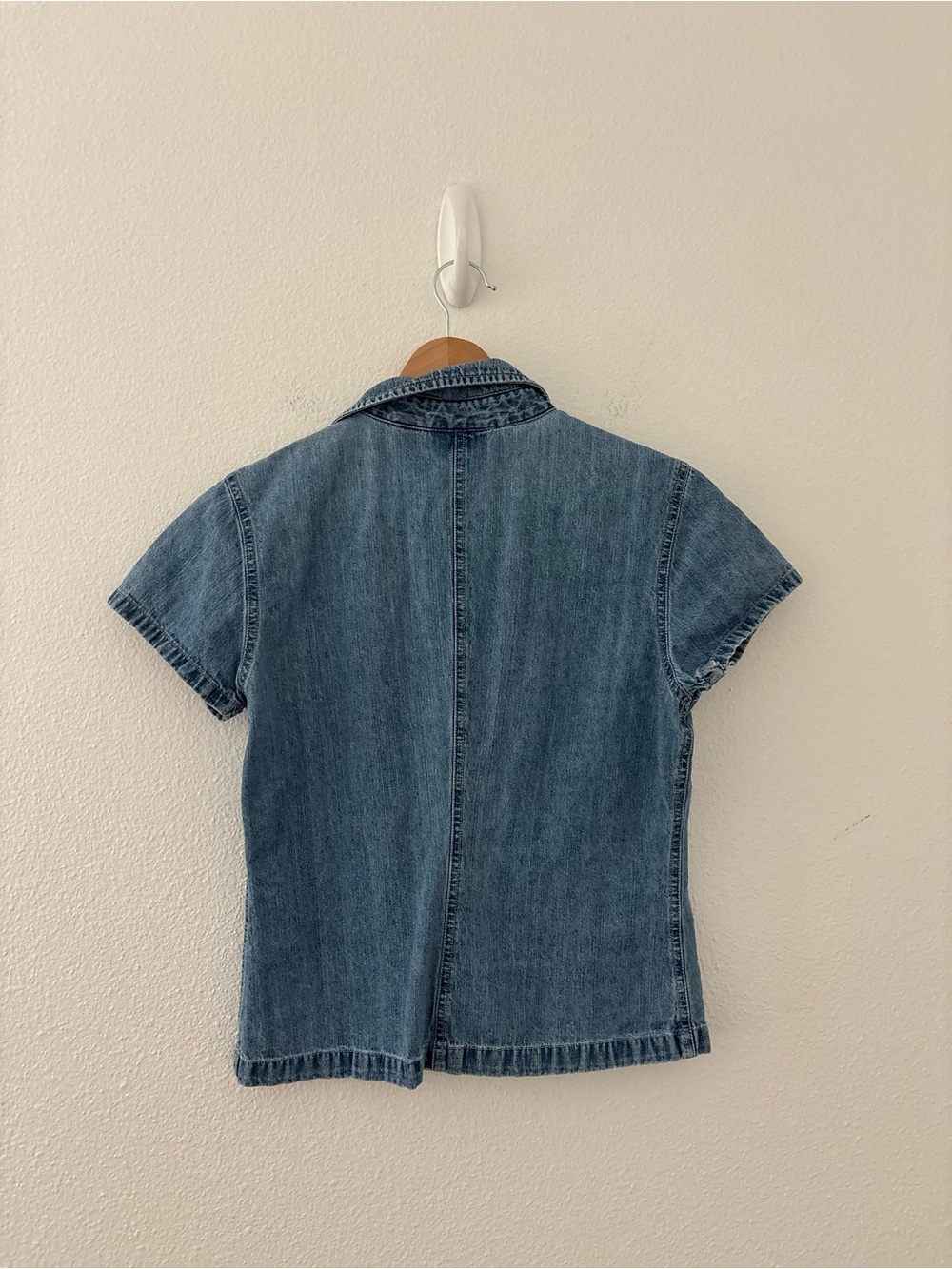 Vintage Gap Blue Jeans short-sleeve denim snap shirt with twin chest pockets - Picture 3 of 3